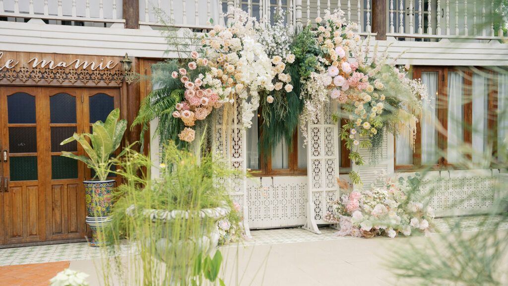 thai wedding photo at Maison de Mamie wedding venue, garden wedding, Thai wedding ceremony, Thailand wedding destination,
Thailand wedding venue, vintage wedding