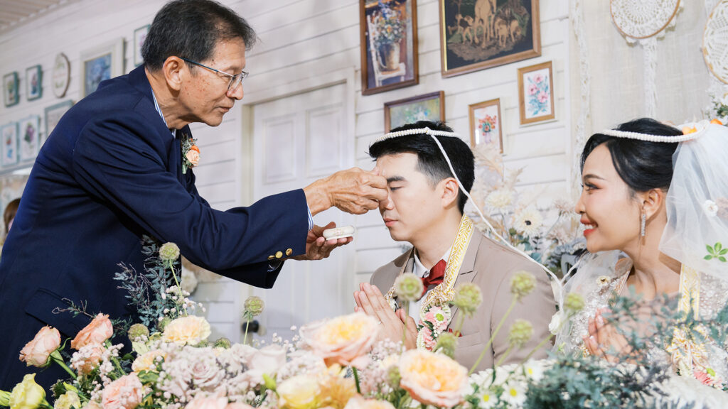 thai wedding photo at Maison de Mamie wedding venue, garden wedding, Thai wedding ceremony, Thailand wedding destination,
Thailand wedding venue, vintage wedding