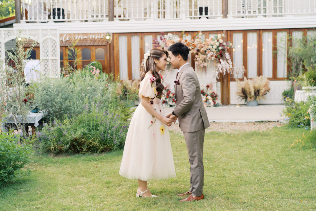 thai wedding photo at Maison de Mamie wedding venue, garden wedding, Thai wedding ceremony, Thailand wedding destination,
Thailand wedding venue, vintage wedding