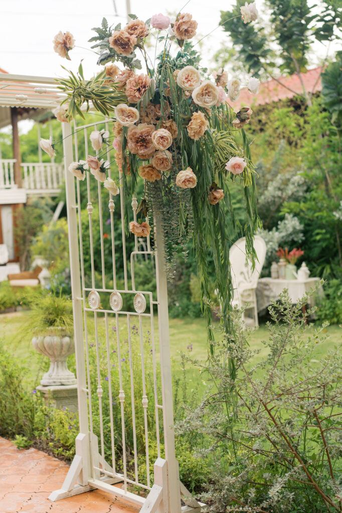 thai wedding photo at Maison de Mamie wedding venue, garden wedding, Thai wedding ceremony, Thailand wedding destination,
Thailand wedding venue, vintage wedding