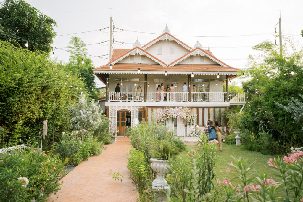 thai wedding photo at Maison de Mamie wedding venue, garden wedding, Thai wedding ceremony, Thailand wedding destination,
Thailand wedding venue