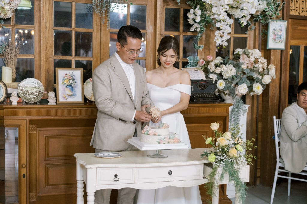thai wedding photo at Maison de Mamie wedding venue, garden wedding, Thai wedding ceremony, Thailand wedding destination,
Thailand wedding venue