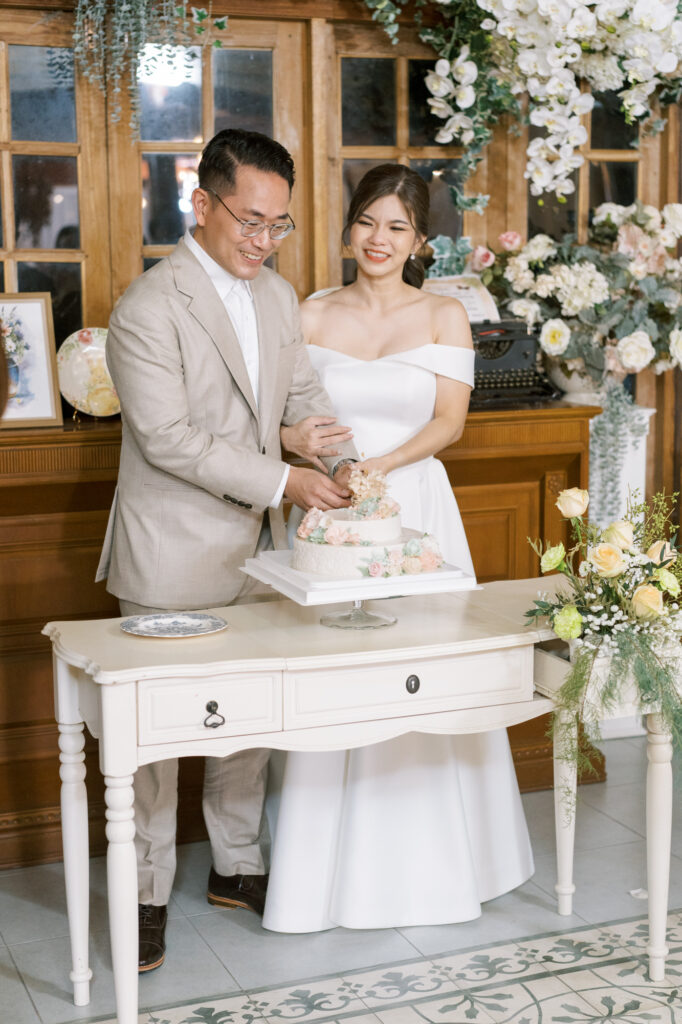 thai wedding photo at Maison de Mamie wedding venue, garden wedding, Thai wedding ceremony, Thailand wedding destination,
Thailand wedding venue
