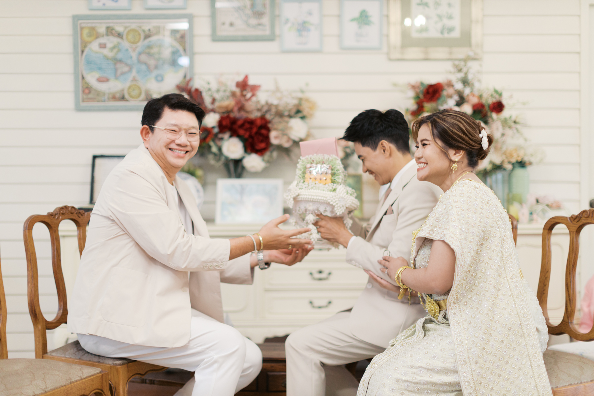 thai wedding photo at Maison de Mamie wedding venue, garden wedding, Thai wedding ceremony, Thailand wedding destination,
Thailand wedding venue, vintage wedding