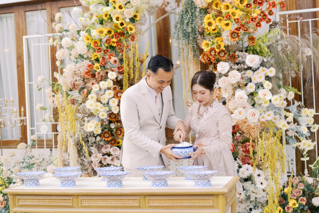 thai wedding photo at Maison de Mamie wedding venue, garden wedding, Thai wedding ceremony, Thailand wedding destination,
Thailand wedding venue, vintage wedding, thai-chinese wedding, wedding inter
