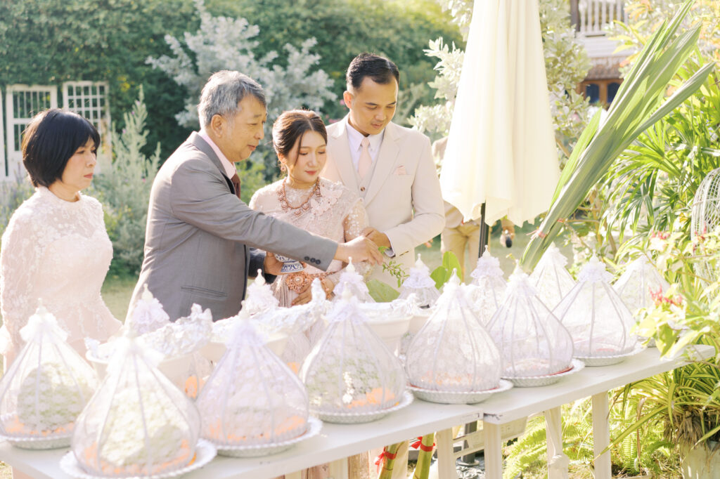 thai wedding photo at Maison de Mamie wedding venue, garden wedding, Thai wedding ceremony, Thailand wedding destination,
Thailand wedding venue, vintage wedding, thai-chinese wedding, wedding inter