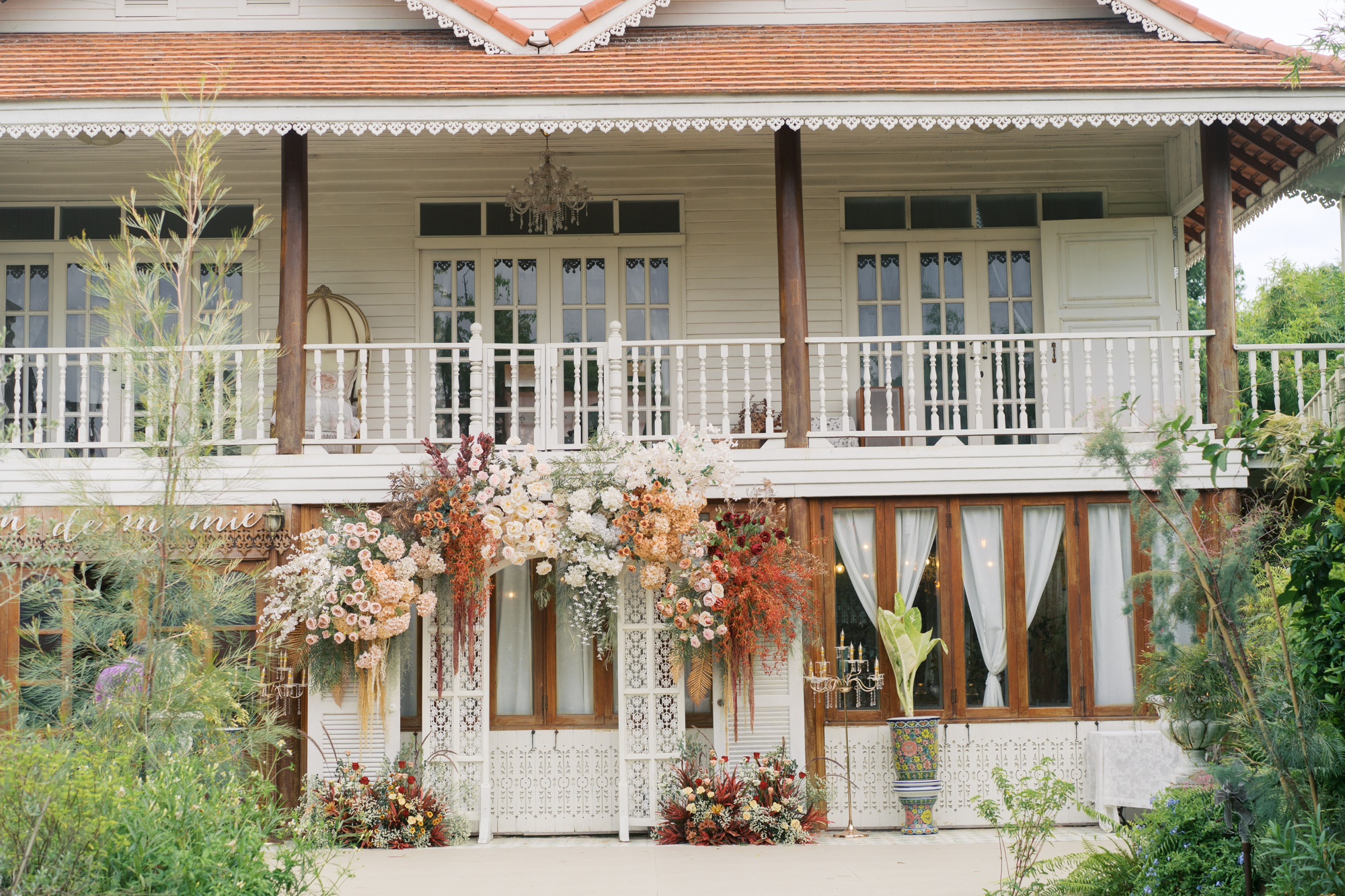 thai wedding photo at Maison de Mamie wedding venue, garden wedding, Thai wedding ceremony, Thailand wedding destination,
Thailand wedding venue, vintage wedding