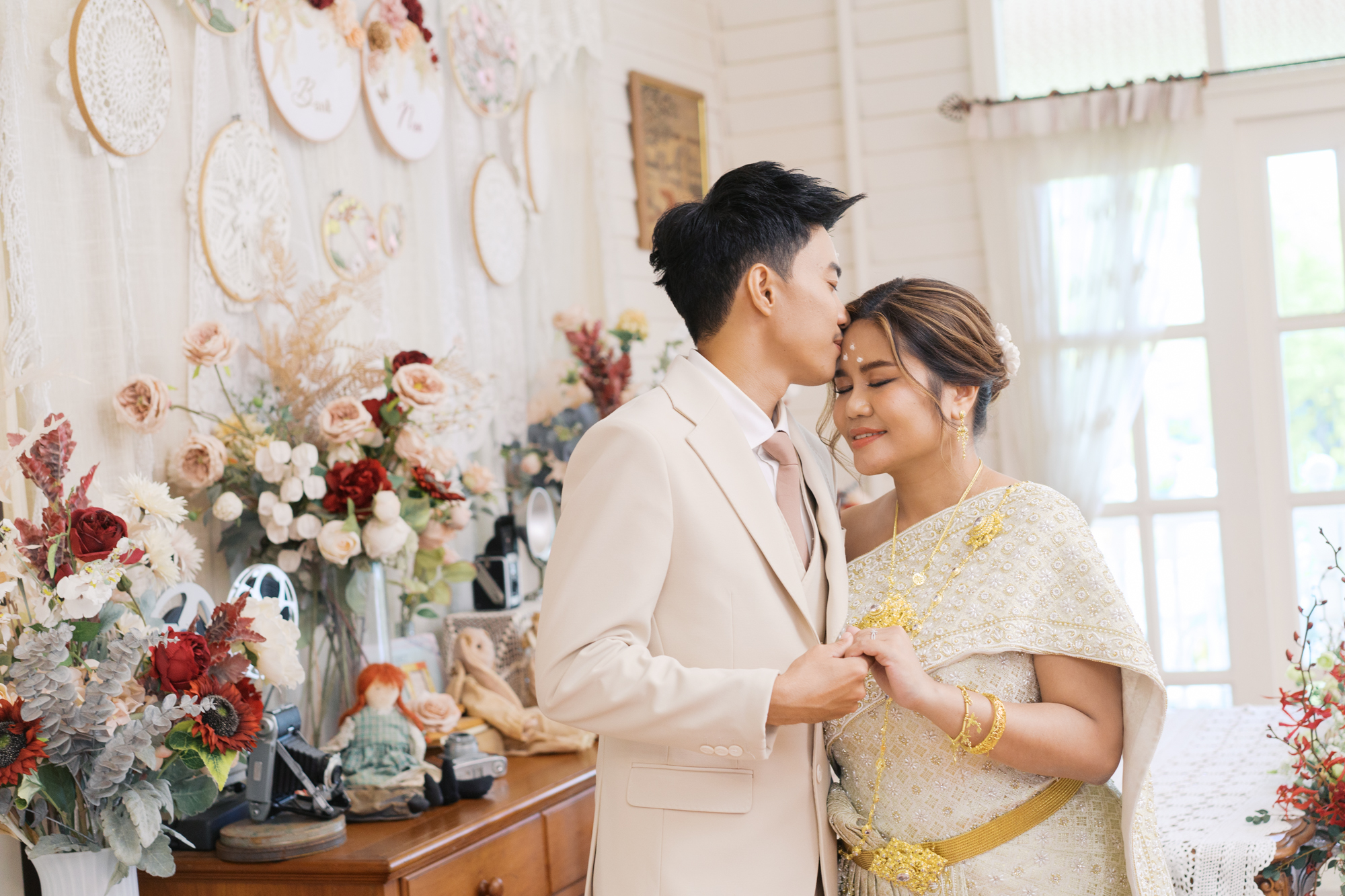 thai wedding photo at Maison de Mamie wedding venue, garden wedding, Thai wedding ceremony, Thailand wedding destination,
Thailand wedding venue, vintage wedding