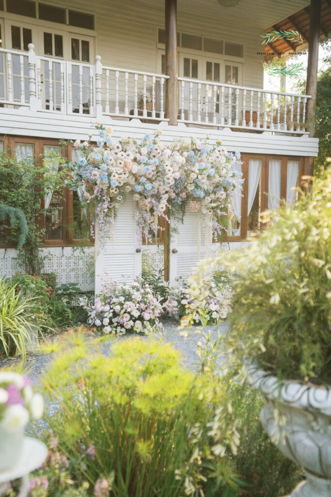 thai wedding photo at Maison de Mamie wedding venue, garden wedding, Thai wedding ceremony, Thailand wedding destination,
Thailand wedding venue, vintage wedding