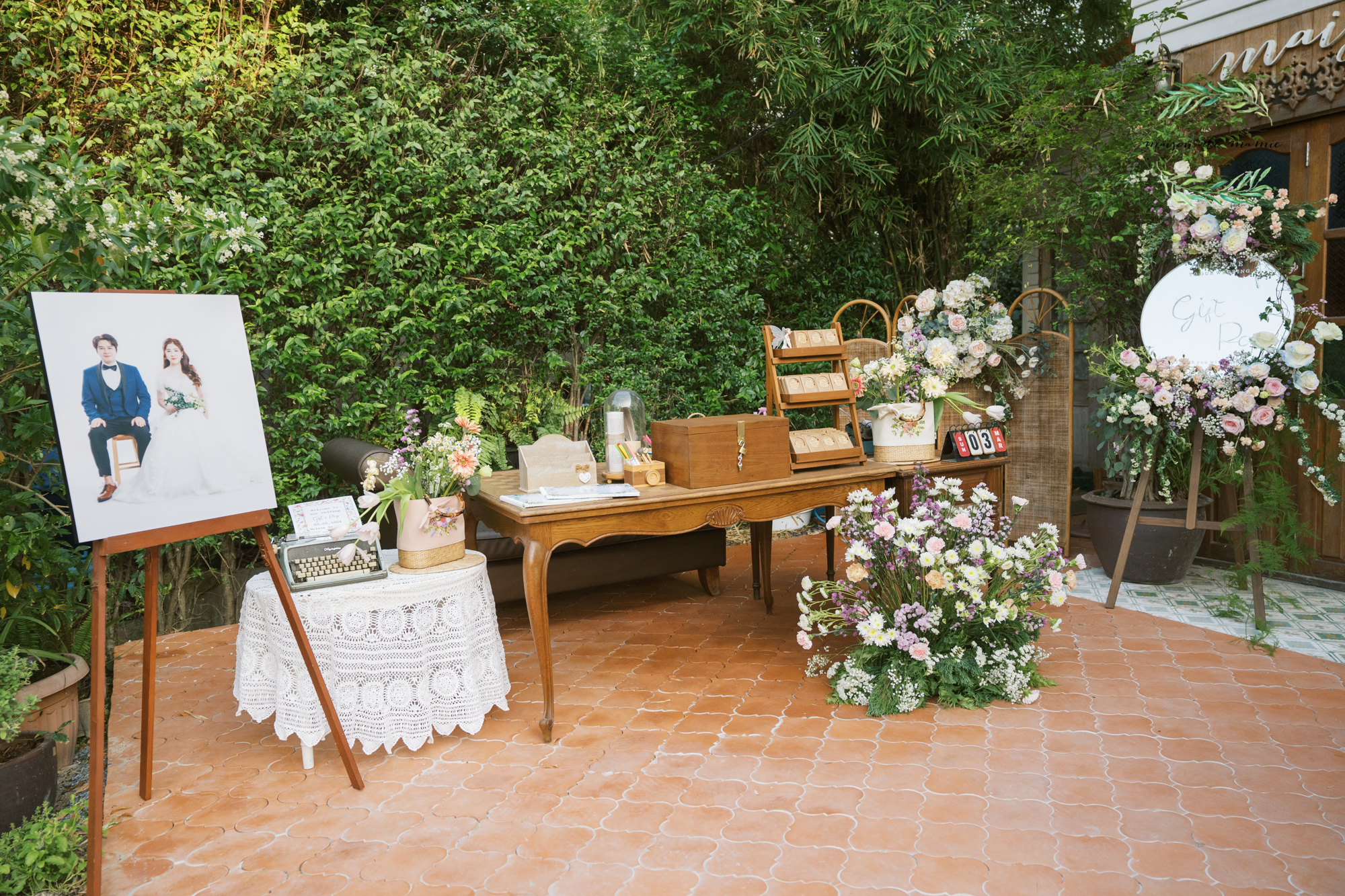 thai wedding photo at Maison de Mamie wedding venue, garden wedding, Thai wedding ceremony, Thailand wedding destination,
Thailand wedding venue, vintage wedding