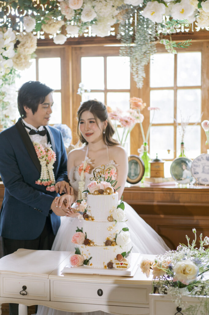 thai wedding photo at Maison de Mamie wedding venue, garden wedding, Thai wedding ceremony, Thailand wedding destination,
Thailand wedding venue, vintage wedding