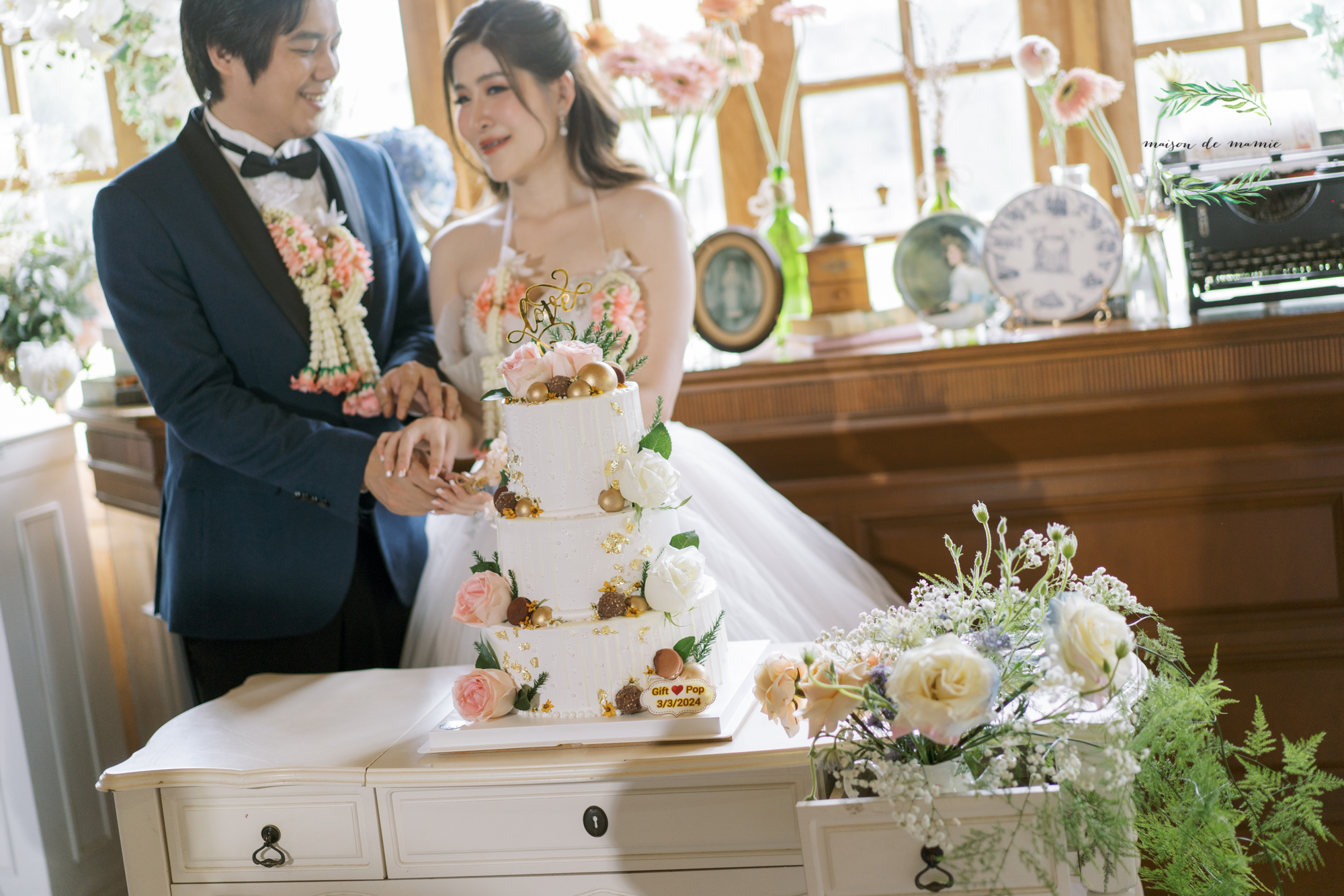 thai wedding photo at Maison de Mamie wedding venue, garden wedding, Thai wedding ceremony, Thailand wedding destination,
Thailand wedding venue, vintage wedding