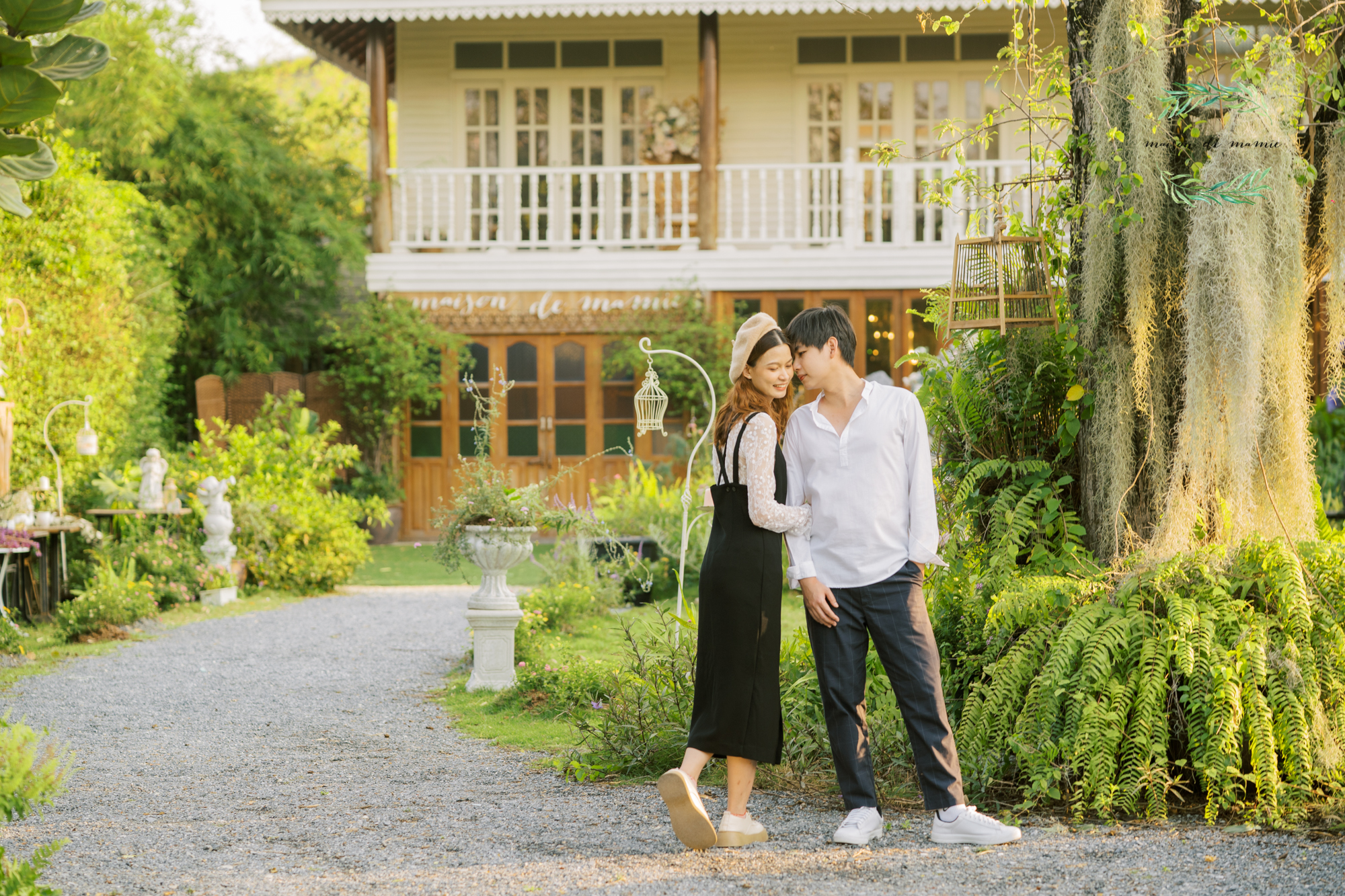 Pre wedding photography in vintage style. We take the photography both indoor and outdoor location. Theme : Planting in cottage garden, Romance in boat and Elegance vintage dress.